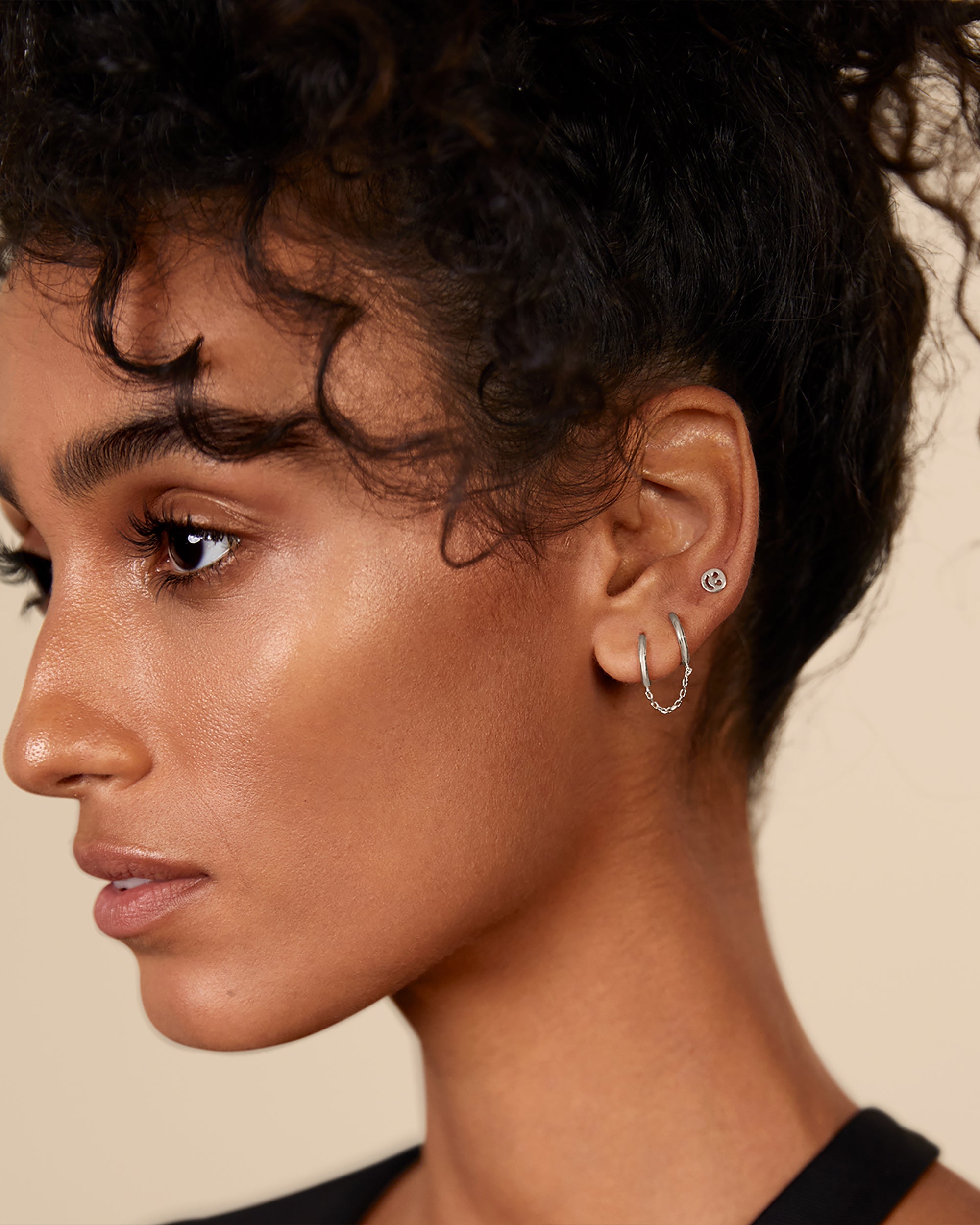 人気ブランド【PAVOI】CZ Double Half Huggieピアスセット Double Huggie Dangle Chain Earrings – PAVOI