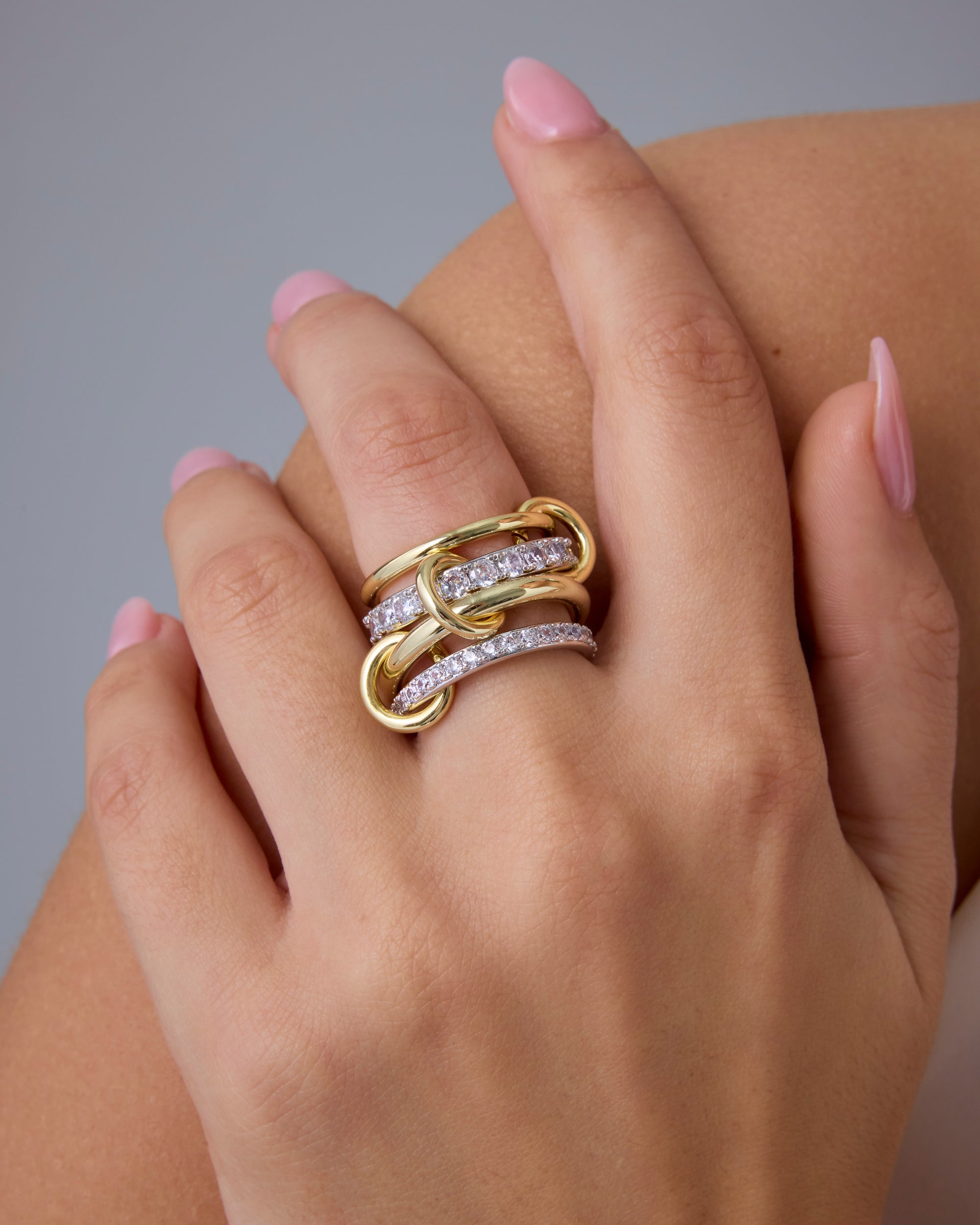 人気ブランド【PAVOI】Interlockedリング Interlocked Mixed-Metal Shine Ring – PAVOI