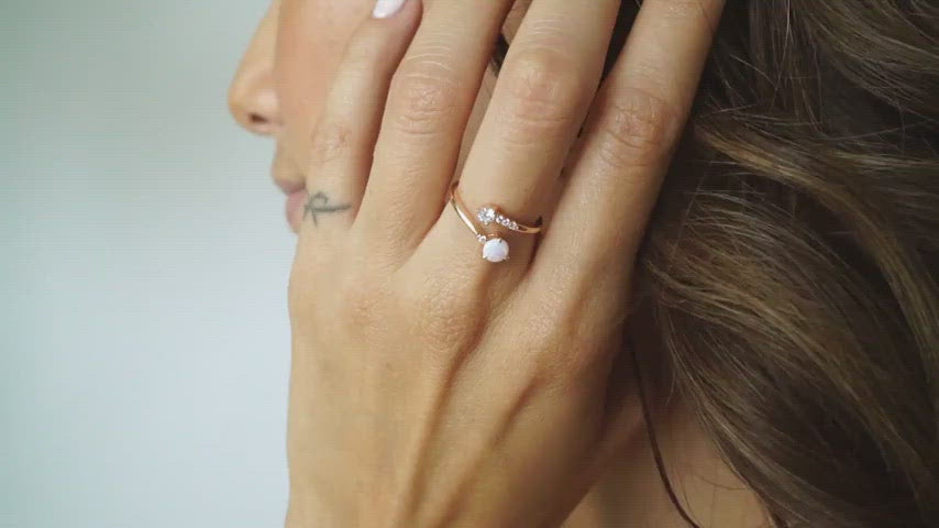 #Variant_Yellow Gold White Opal