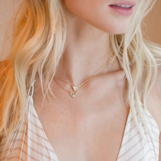 #Variant_Yellow Gold White Opal